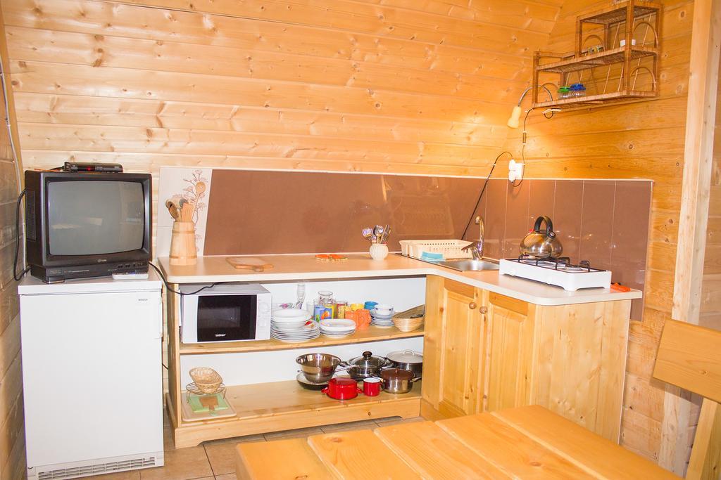 Hacjenda - Apartamenty I Pokoje Goscinne Czarna Gora Exterior photo